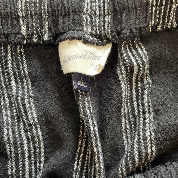 Universal Thread cloth striped shorts - Picture 5 of 5